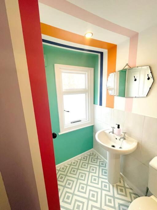 Colourful Apartment In Margate KENT Bagian luar foto