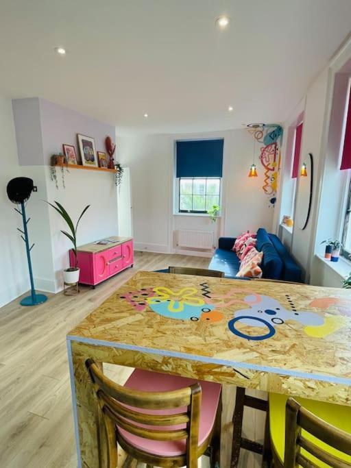 Colourful Apartment In Margate KENT Bagian luar foto