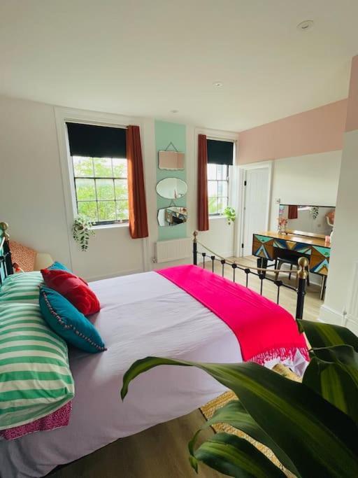 Colourful Apartment In Margate KENT Bagian luar foto