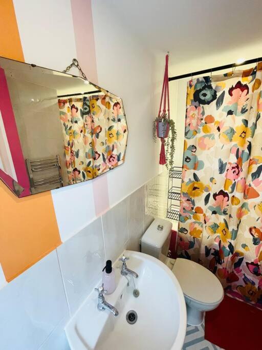 Colourful Apartment In Margate KENT Bagian luar foto