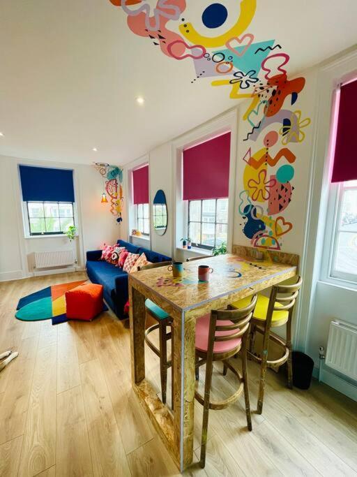 Colourful Apartment In Margate KENT Bagian luar foto